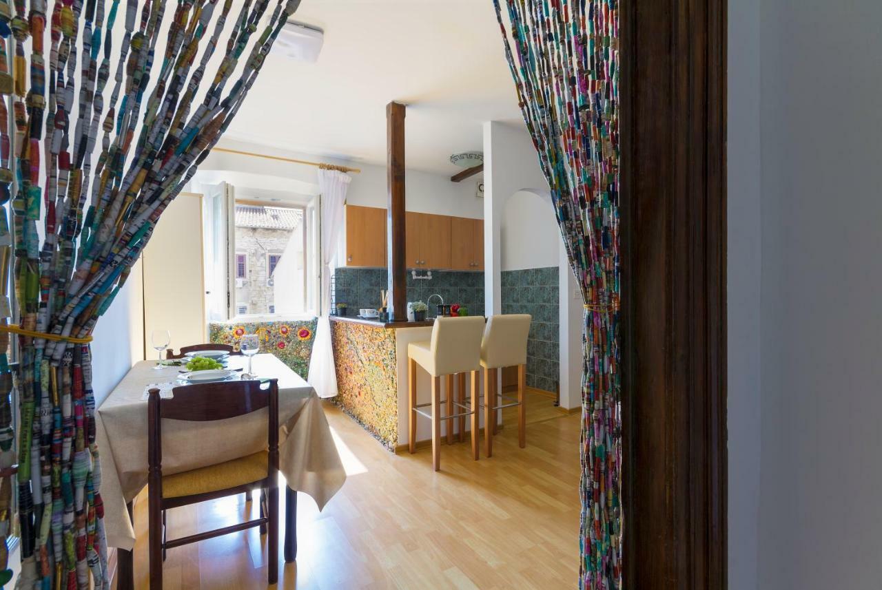 Studio Apartman Ela Pula Exterior photo