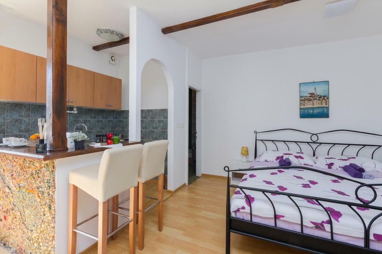 Studio Apartman Ela Pula Exterior photo