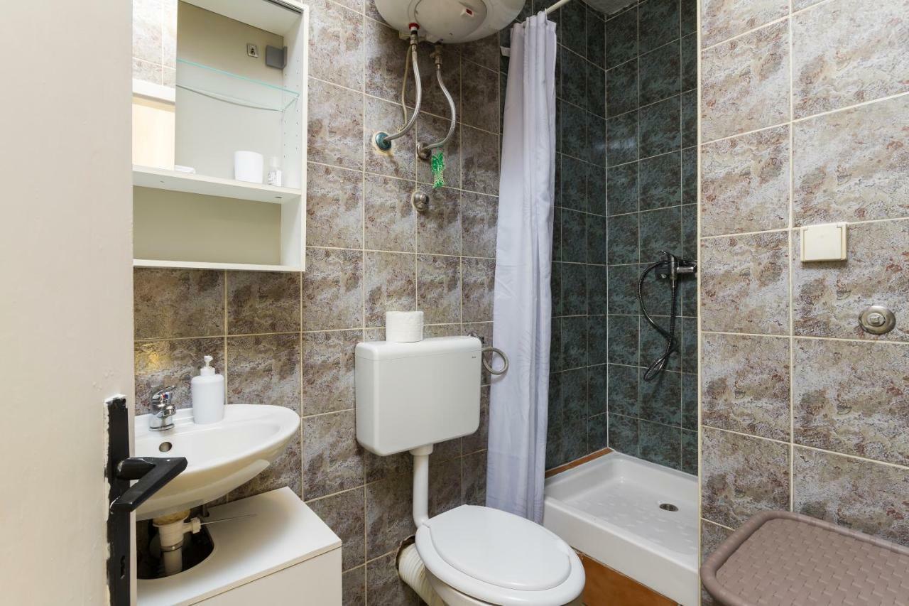 Studio Apartman Ela Pula Exterior photo